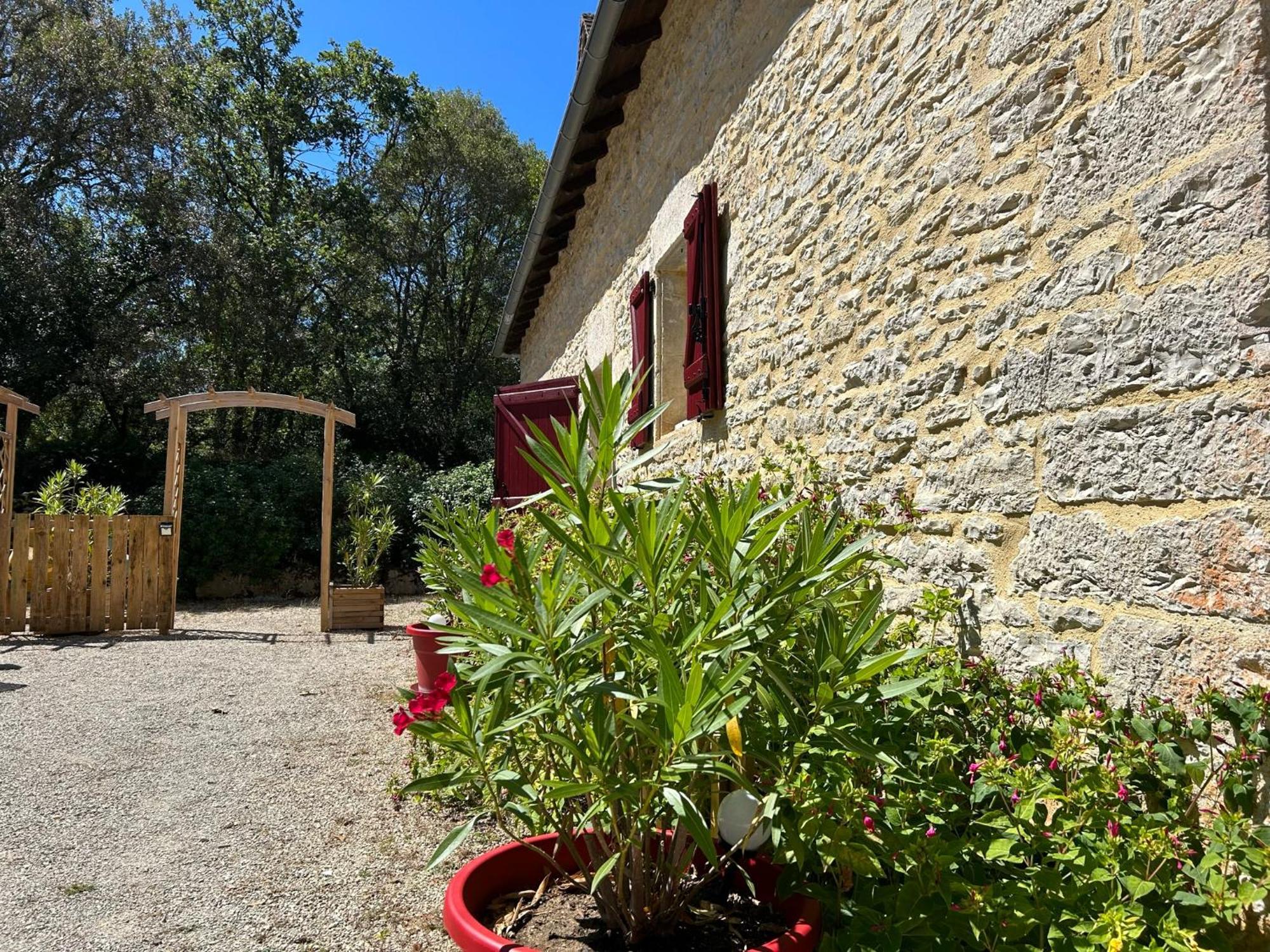 Le Domaine De La Claire Fontaine Gites -Chambres D'Hotes Montvalent Esterno foto