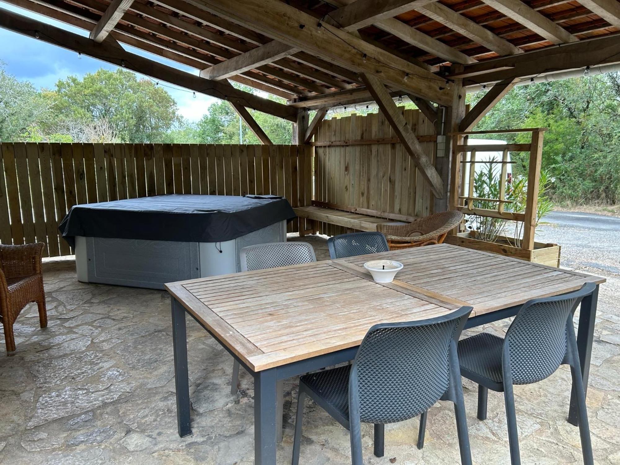 Le Domaine De La Claire Fontaine Gites -Chambres D'Hotes Montvalent Esterno foto