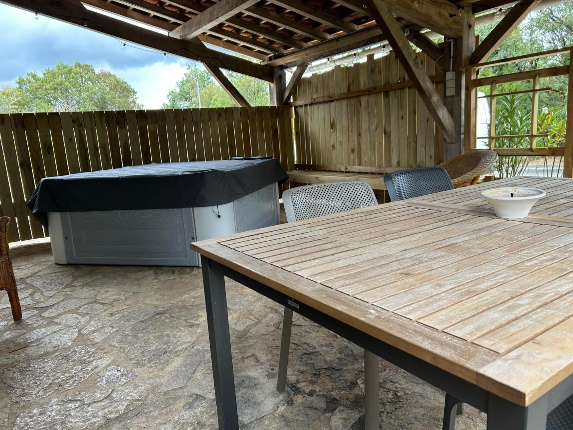 Le Domaine De La Claire Fontaine Gites -Chambres D'Hotes Montvalent Esterno foto